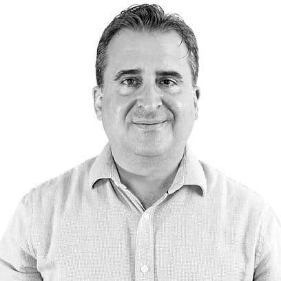 Foto de Lic. César Flores Dávila